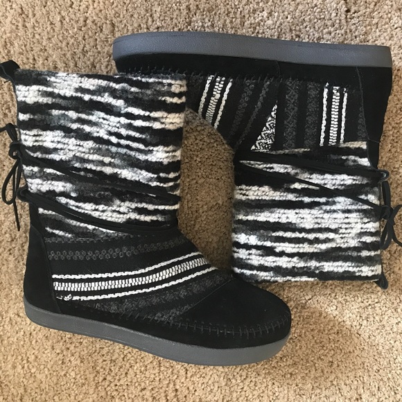 Toms Shoes - Toms 7.5  Nepal Boots:Textile/Suede Pull On